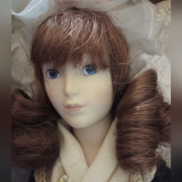 VINTAGE Porcelain Franklin heirloomThe Strawberry Girl. COA by Kate Lloyd Jones - Picture 2 of 9